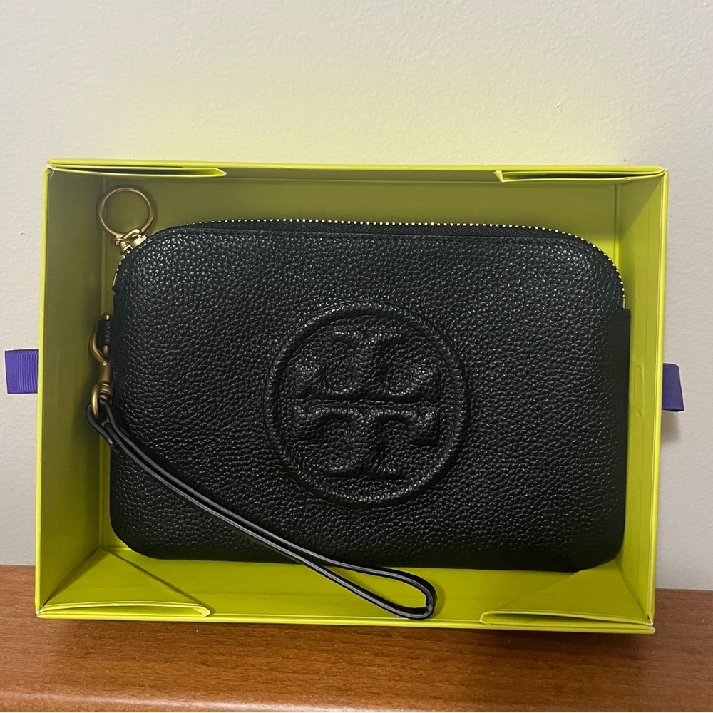 Tory Burch Perry Bombe Wristlet Black